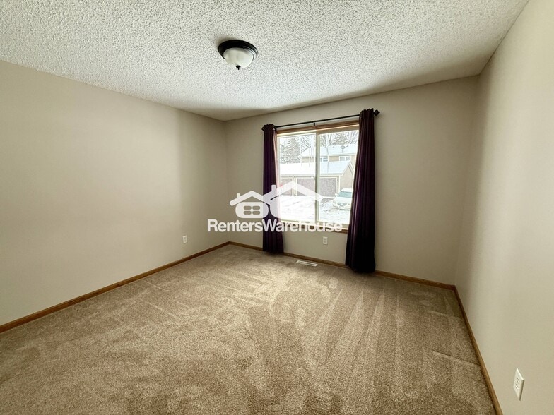 Building Photo - 6762 Gretchen Ct N