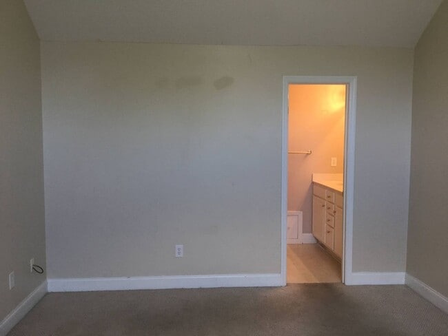 Building Photo - Centrally Located Home in New Bern-3 Bedroom With FROG