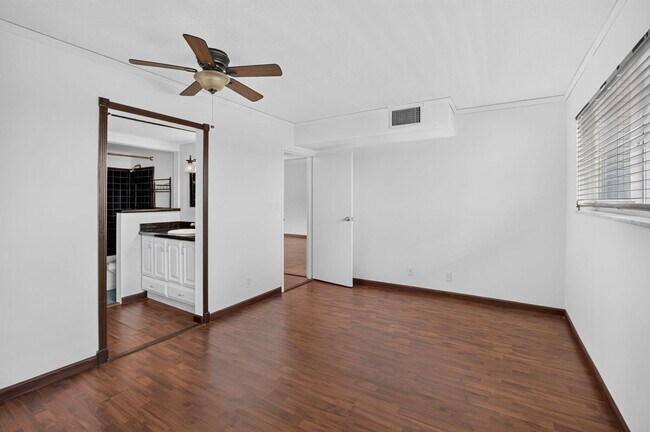 Building Photo - 200 Waterway Dr S