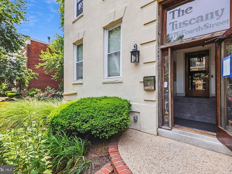 Building Photo - 676 4th St NE
