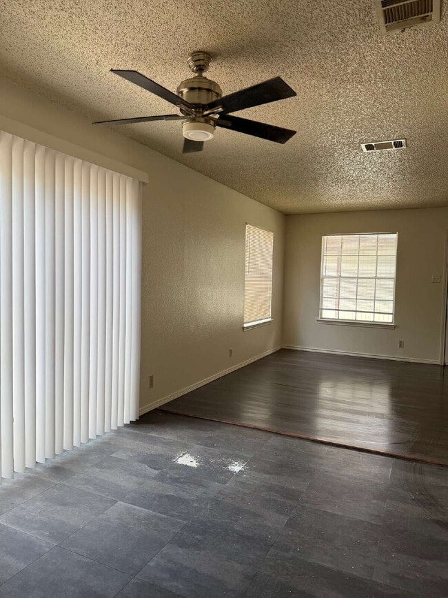 Building Photo - Affordable Three Bed/Two Bath in Leon Vall...