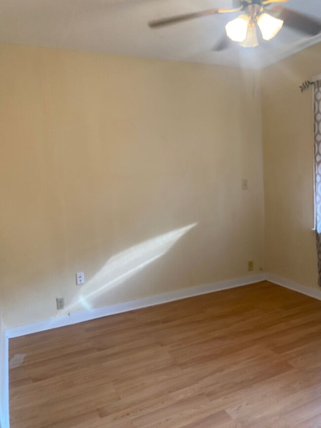 Building Photo - Cozy & Private Studio/Efficiency With Priv...