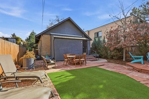 Building Photo - Beautiful 3 Bedroom Craftsman Bungalow Furnished or Unfurnished Available NOW!