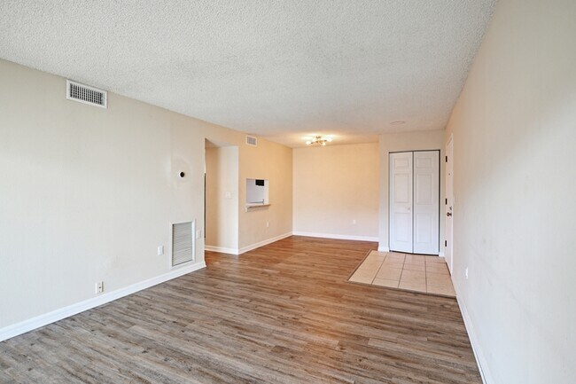 Building Photo - 3282 S Semoran Blvd