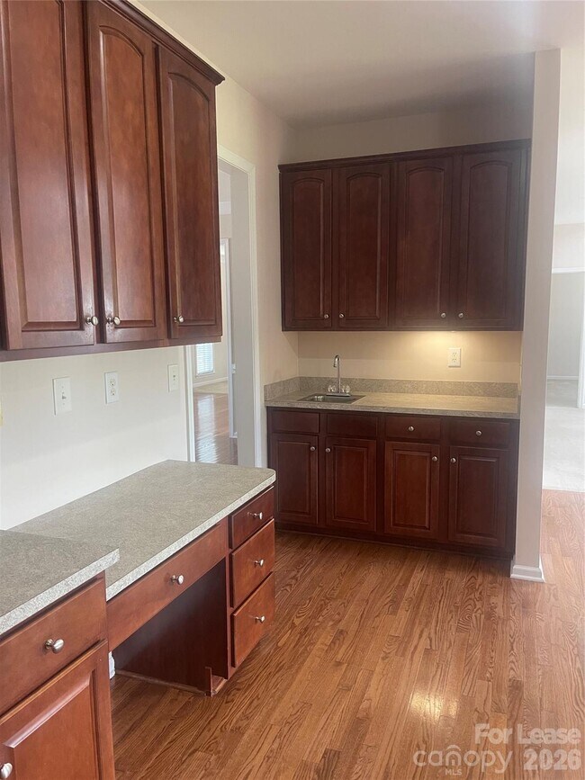 Building Photo - 12020 Farnborough Rd