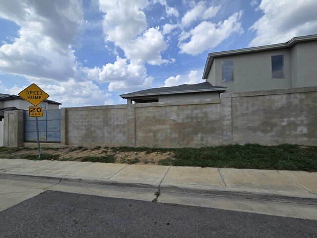 Building Photo - 2712 Corsican Ln