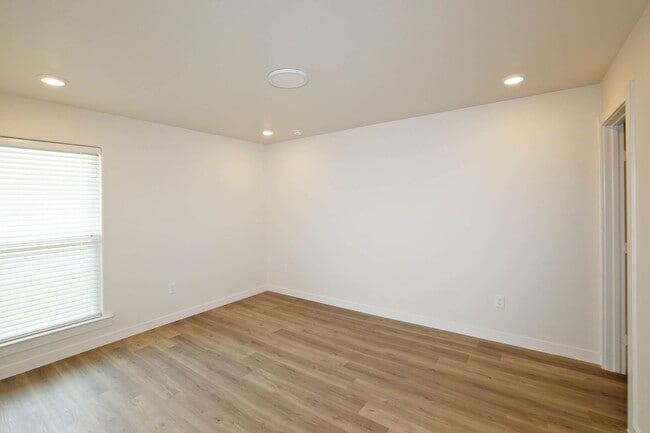 Building Photo - 2901 Ranch House Rd