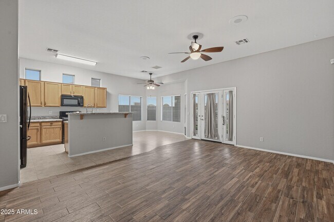 Building Photo - 2033 N 110th Ave