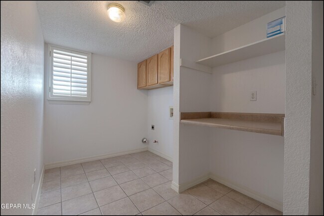 Building Photo - 7097 Tierra Roja St