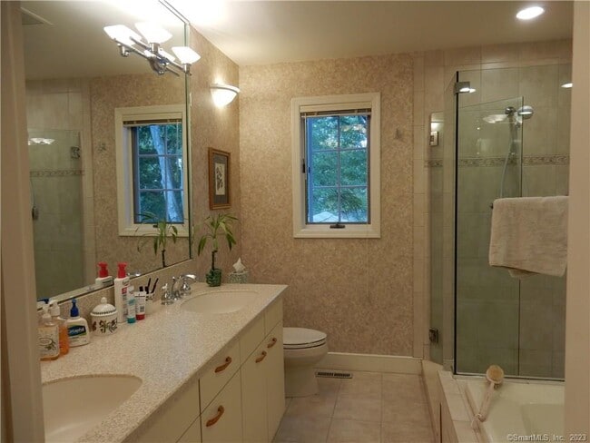 Building Photo - 230 Saugatuck Ave