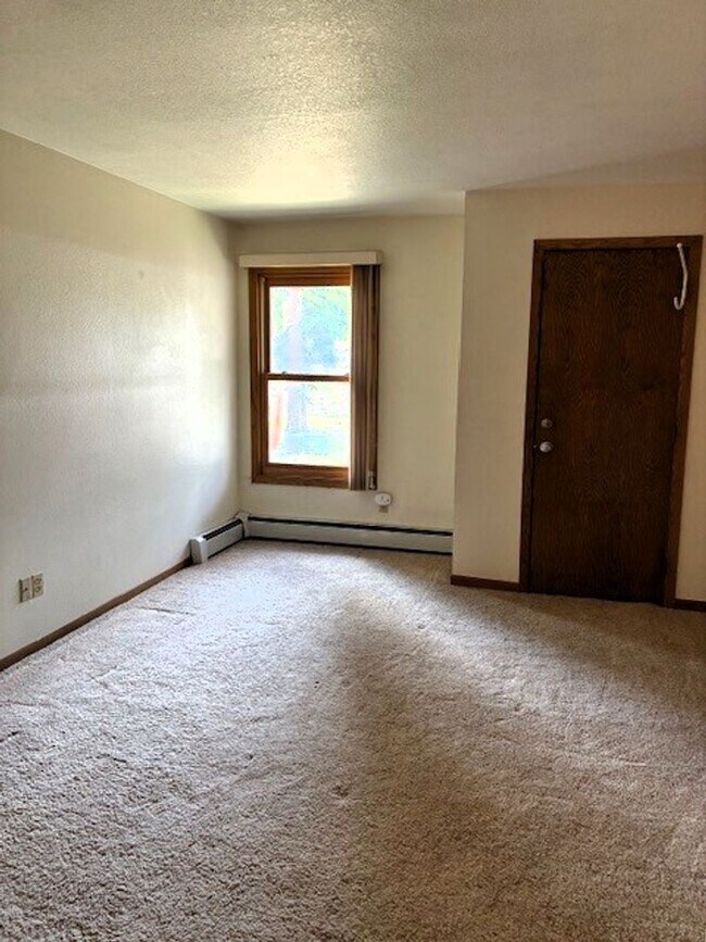 Building Photo - Long Term Rental- Buffalo Village BB208