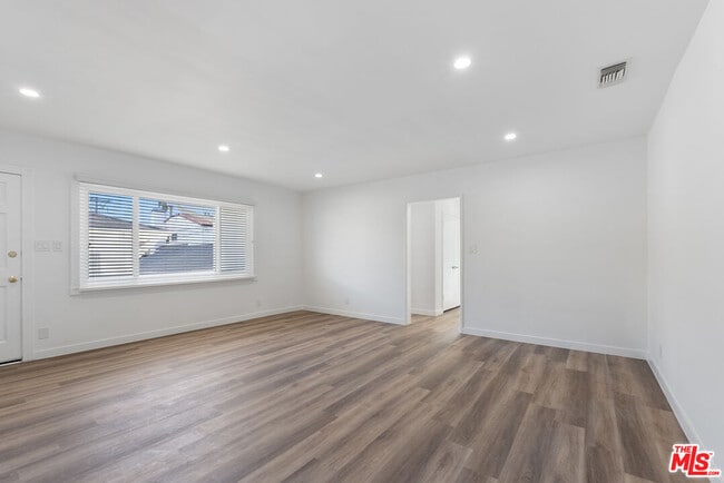 Building Photo - 9588 W Olympic Blvd