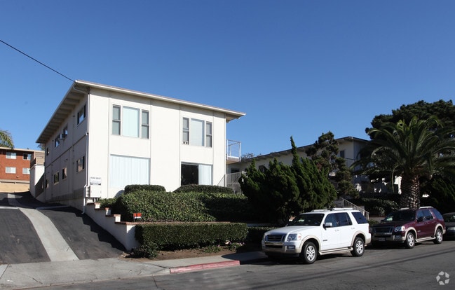 Primary Photo - Sea Cliff Terrace