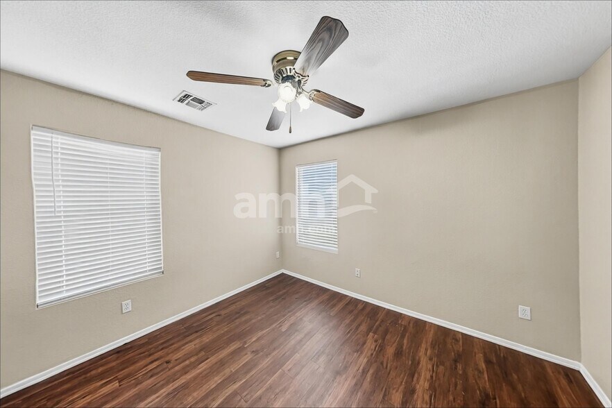 Building Photo - 2256 E Hazeltine Way