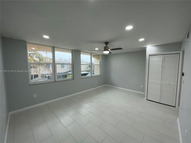 Building Photo - 3865 W 9th Way