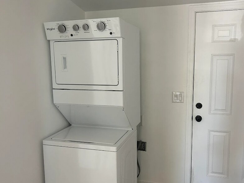 Building Photo - 3243 E Camden St