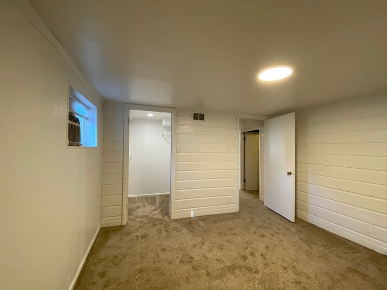Building Photo - 844 E 2700 S