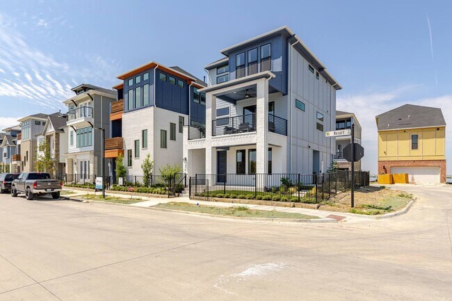 Building Photo - 810 Resort Dr