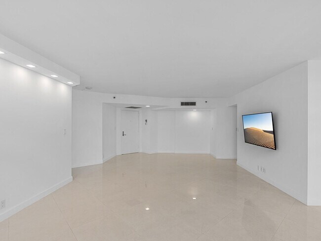 Building Photo - 3530 Mystic Pointe Dr