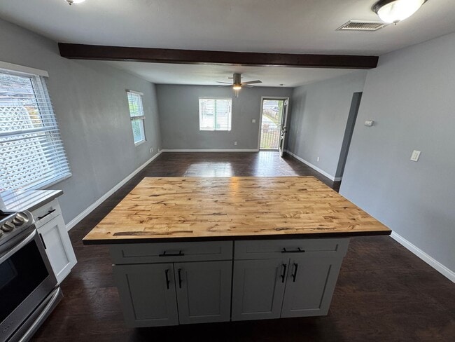 Building Photo - 4 Bedroom House in El Cajon