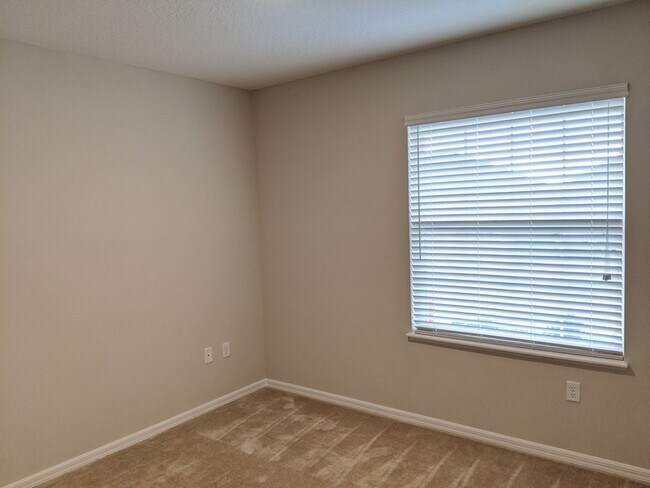 Building Photo - 544 Pinecrest Loop