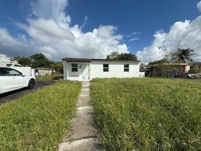 Building Photo - 1631 NW 14th Ct