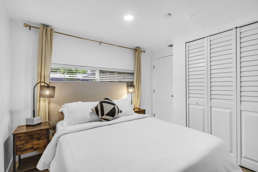 Building Photo - 5820 SW 31st St