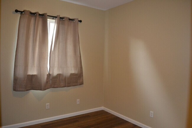 Building Photo - 938 Lusk Dr