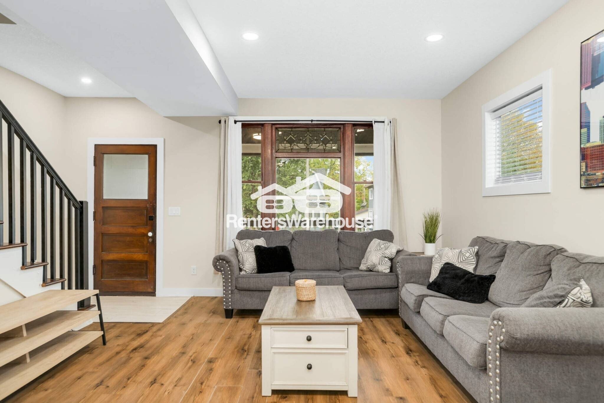 Building Photo - 206 Robie St E