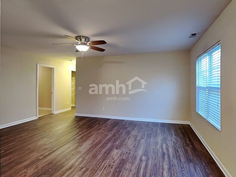 Building Photo - 1001 Collington Dr