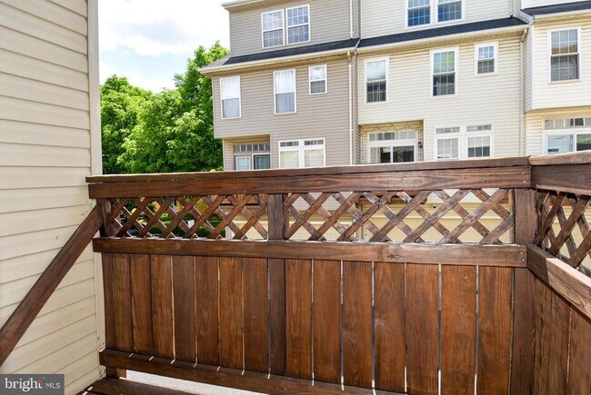 Building Photo - 990 Harrison Cir