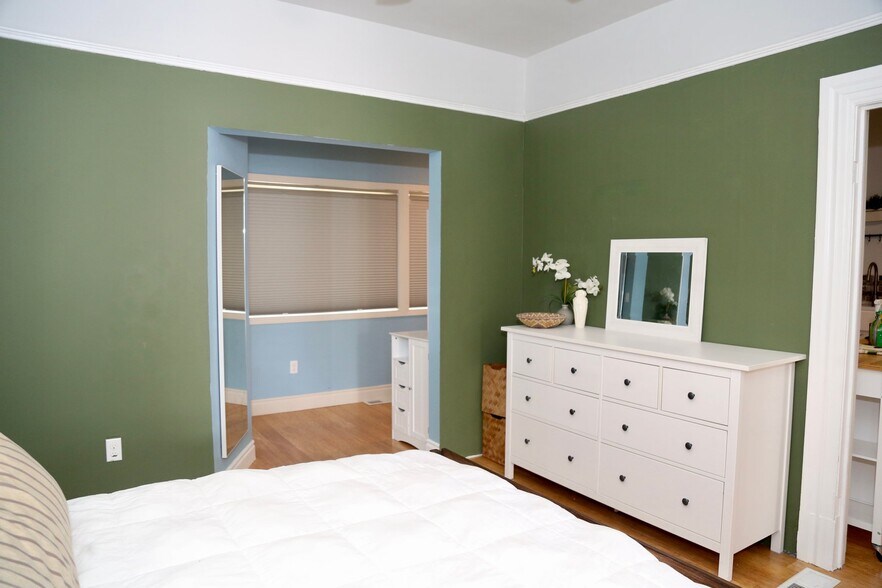 Building Photo - 748 Kansas St