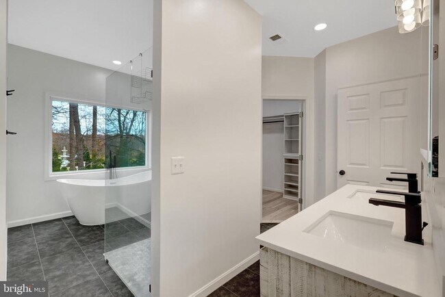 Building Photo - 1108 Bellview Rd