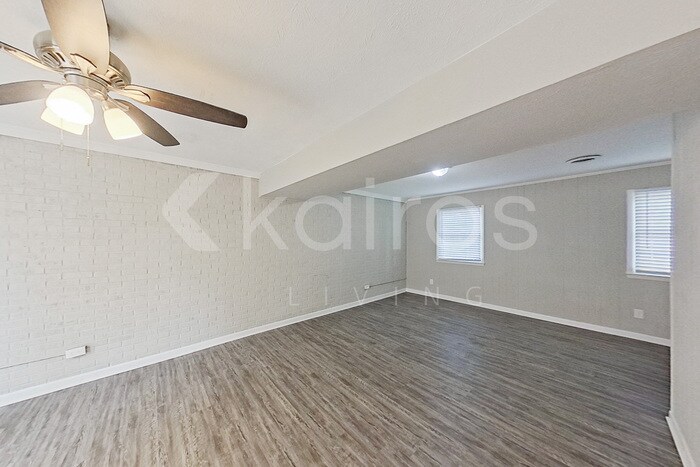 Building Photo - 6537 St Louis St