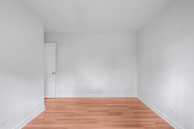 Building Photo - 697 Oakmont Ln