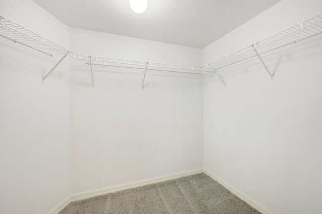 Building Photo - Fully Furnished or Unfurnished Condo in Bo...