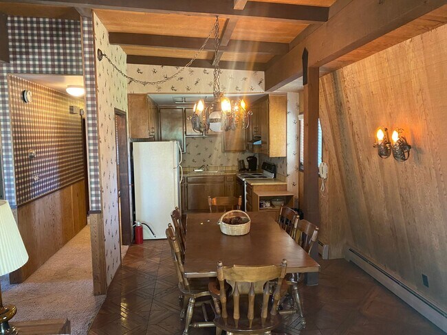 Building Photo - Seasonal Furnished rental