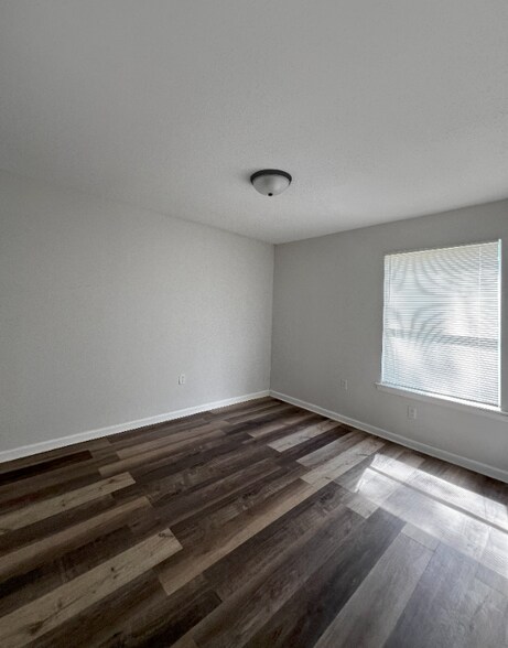 Building Photo - 2411 Talonwood Dr
