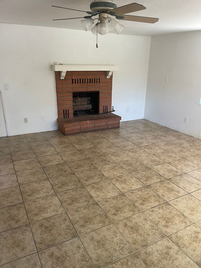 Building Photo - Geronimo