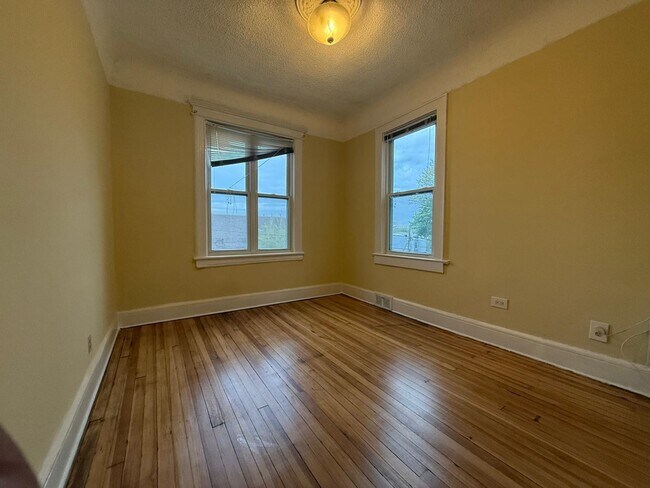 Building Photo - 223 Harrison Ave