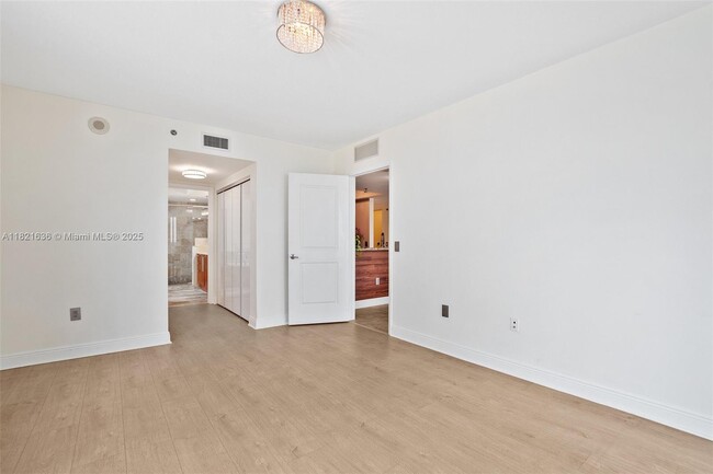 Building Photo - 2681 N Flamingo Rd