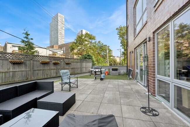 Building Photo - 4027 N Broadway