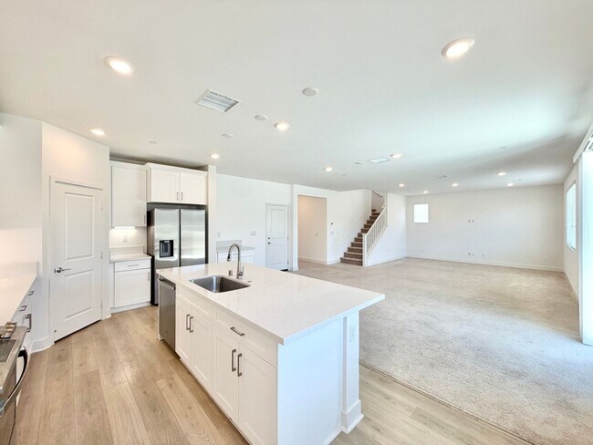 Building Photo - Move-In Ready 5 Bedroom Home with Solar & Large Loft