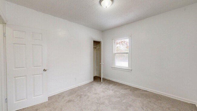 Building Photo - 3863 E 154th St