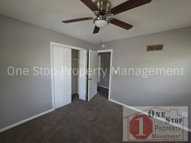 Building Photo - The Perfect 3 bedroom/2 bathroom home in Grandview, MO!