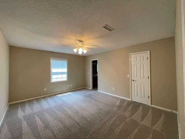 Building Photo - 260 Windsor Garden Dr