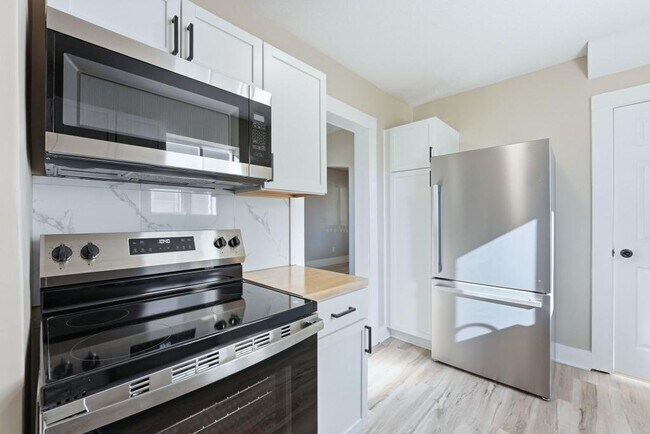 Building Photo - 2221 Eby Ave