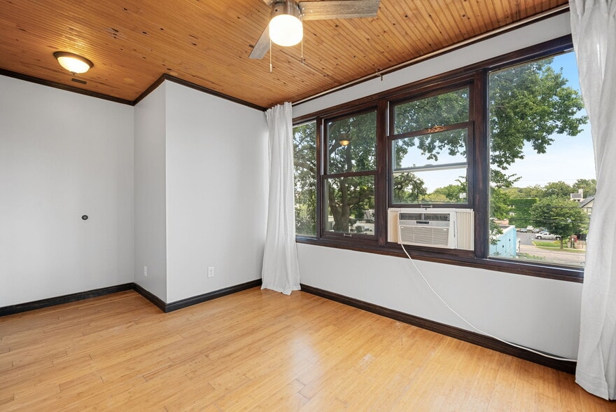 Building Photo - 2217 Aldrich Avenue South