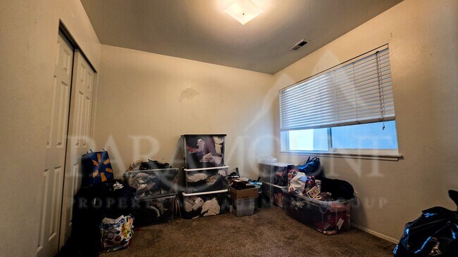 Building Photo - 3-Bedroom Pet-Friendly Unit in Port Orchard