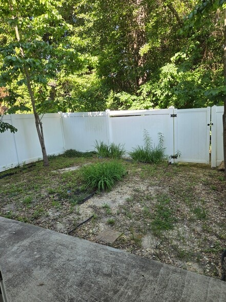 Building Photo - 6076 Camden Forrest Dr